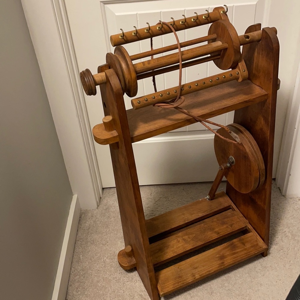 Yarn spinning loom